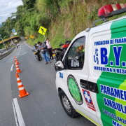 Motociclista pierde el control y se accidenta en la Autopista del Café