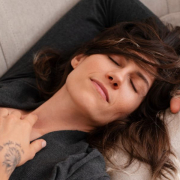 ¿Hace siesta después del almuerzo?, estos son los beneficios que logra un buen descanso