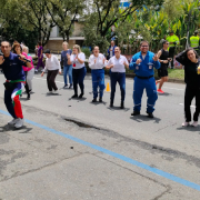 Manizales: en la recreavía bailaron con corazón por su salud 
