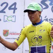 Kevin Castillo ganó su cuarta etapa en el Clásico RCN y quedó a 11,2 kilómetros del título