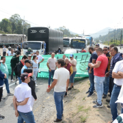 Aumenta tensión del paro camionero, negociaciones siguen desinfladas 