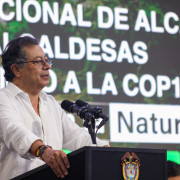 Petro acude a sus bases y a movimientos sociales tras denunciar supuestas conspiraciones