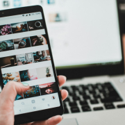 El internet y el celular, tecnologías esenciales para los ciudadanos de todas las edades