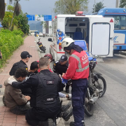 Dos motociclistas resultan heridos en choque en Manizales