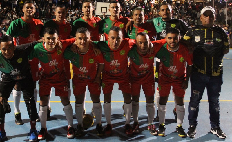 La cancha de El Guamal se llenó el sábado para ver la final del XXII Nacional de Microfútbol de la Feria.