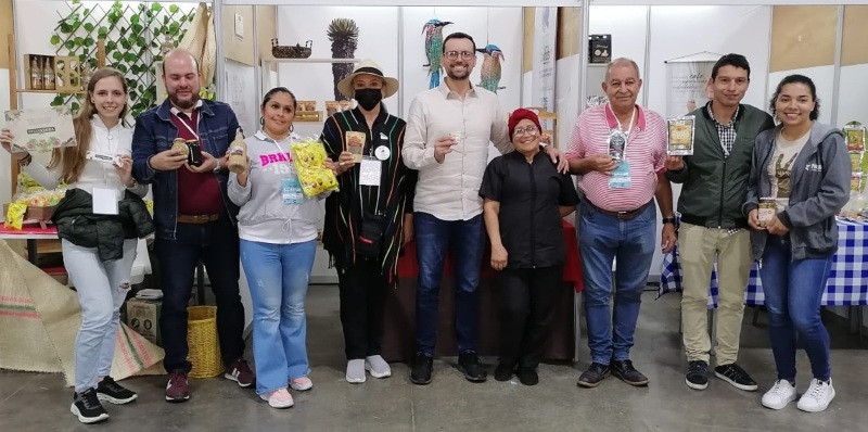 Fotos | cortesía Fenalco Caldas | LA PATRIA Empresarios de la Estrategia Origen Caldas junto con Luis Carlos Velásquez Cardona, gobernador de Caldas. Fotos | cortesía Fenalco Caldas | LA PATRIA Empresarios de la Estrategia Origen Caldas junto con Luis Carlos Velásquez Cardona, gobernador de Caldas.