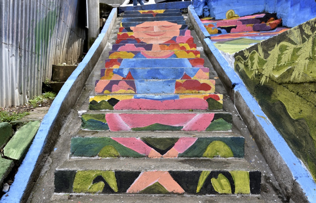 Detalles del mural de las escaleras del barrio Palenque Detalles del mural de las escaleras del barrio Palenque