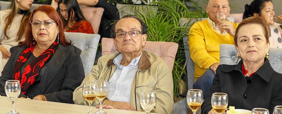 Amanda Valencia, Humberto Ospina y Alba Lucia Gonzales de Cardona.