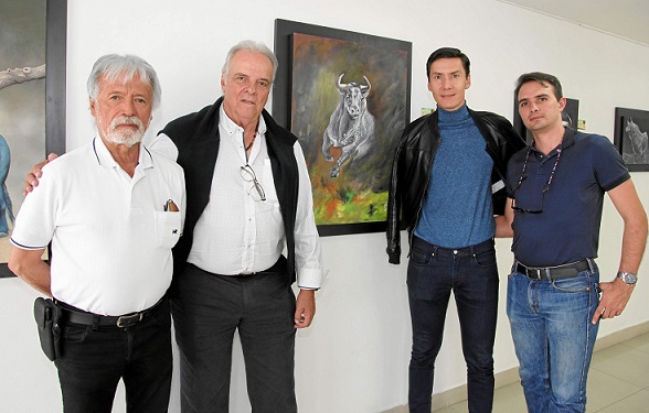 Juan Torres, escultor y expositor; Mario Jiménez, expositor; José Arcila, torero manizaleño; y Juan Camilo Alzate, torero. Juan Torres, escultor y expositor; Mario Jiménez, expositor; José Arcila, torero manizaleño; y Juan Camilo Alzate, torero.