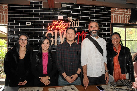 Karen Naranjo, Lina Montes, Alejandro Gaviria, Gian Lendi y Vinda Sari. Karen Naranjo, Lina Montes, Alejandro Gaviria, Gian Lendi y Vinda Sari.