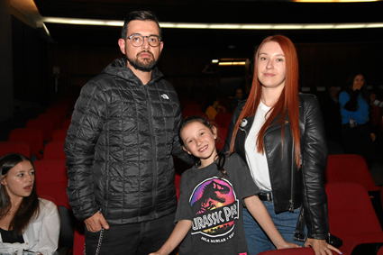 Carlos Alzate, Niña Antonia Alzate y Erika Jaramillo. Carlos Alzate, Niña Antonia Alzate y Erika Jaramillo.
