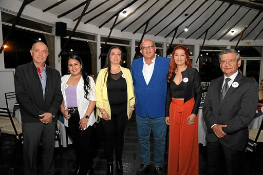 Silvio Alfonso Marin, Sandra Loaiza, Paola Tamayo, José Javier Jurado Gallego, Eliana Gómez, y Carlos Humberto Orozco Téllez, secretario de salud del municipio. Silvio Alfonso Marin, Sandra Loaiza, Paola Tamayo, José Javier Jurado Gallego, Eliana Gómez, y Carlos Humberto Orozco Téllez, secretario de salud del municipio.