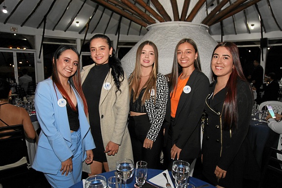 Manuela Moreno Ceballos, Manuela Carmona Orozco, Valeria Duque, Daniela Osorio y Daniela Suarez Cardona. Manuela Moreno Ceballos, Manuela Carmona Orozco, Valeria Duque, Daniela Osorio y Daniela Suarez Cardona.