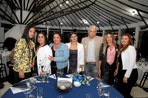 Karen Vanesa Gómez, Ana María Martínez, Lina Trujillo, Adriana Rincón, Juan Pablo Alzate, Sandra López y Daniela Loaiza. Karen Vanesa Gómez, Ana María Martínez, Lina Trujillo, Adriana Rincón, Juan Pablo Alzate, Sandra López y Daniela Loaiza.