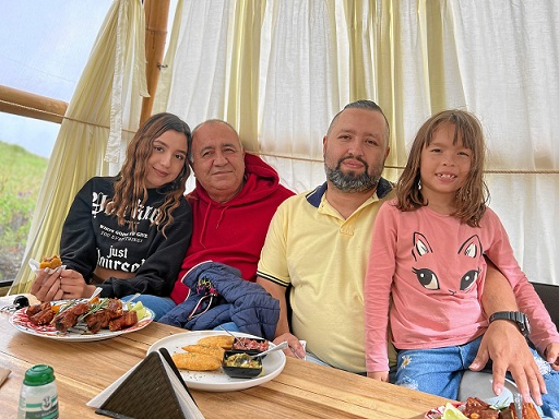 Darío Mesa Cardona celebró el Día del Padre con un almuerzo en el Glamping León Dormido. Lo acompañaron sus hijos Isabella Mesa Torres y Darío Andrés Mesa Torres; además de su nieta Catalina Mesa López. Darío Mesa Cardona celebró el Día del Padre con un almuerzo en el Glamping León Dormido. Lo acompañaron sus hijos Isabella Mesa Torres y Darío Andrés Mesa Torres; además de su nieta Catalina Mesa López.