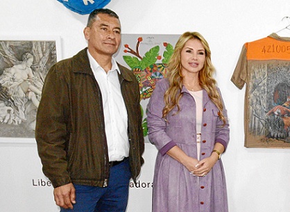 Francisco Serrano, funcionario de la Subdirección de Educación de la Dirección Nacional del Inpec, junto con la teniente coronel Sandra Liliana Gómez Mejía, directora de la Reclusión de Mujeres de Manizales. Francisco Serrano, funcionario de la Subdirección de Educación de la Dirección Nacional del Inpec, junto con la teniente coronel Sandra Liliana Gómez Mejía, directora de la Reclusión de Mujeres de Manizales.
