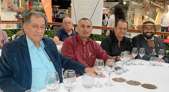Jairo Cardona Ramírez, José Édgar Rivera Castaño, Luis Alberto Echeverri Gutiérrez y Héctor Bernal. Jairo Cardona Ramírez, José Édgar Rivera Castaño, Luis Alberto Echeverri Gutiérrez y Héctor Bernal.