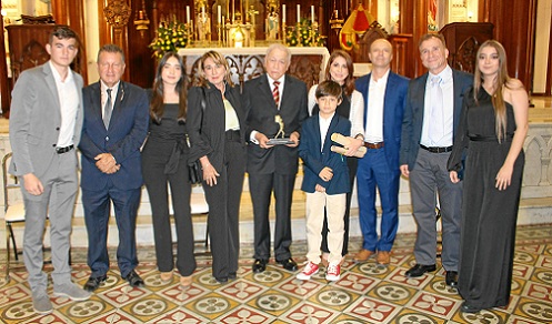 Familia: Samuel Venegas, Felipe Venegas, María Antonia Venegas, Marcela Buitrago, Néstor Buitrago, Rafael Jaramillo, Alejandra Buitrago, Luis Felipe Medina, Martín Buitrago y María José Venegas. Familia: Samuel Venegas, Felipe Venegas, María Antonia Venegas, Marcela Buitrago, Néstor Buitrago, Rafael Jaramillo, Alejandra Buitrago, Luis Felipe Medina, Martín Buitrago y María José Venegas.