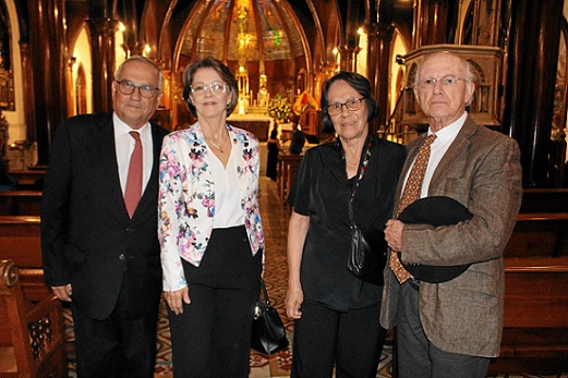 Darío Gómez, Lucy Ocampo, Livia González de Ruiz y Carlos Enrique Ruiz. Darío Gómez, Lucy Ocampo, Livia González de Ruiz y Carlos Enrique Ruiz.