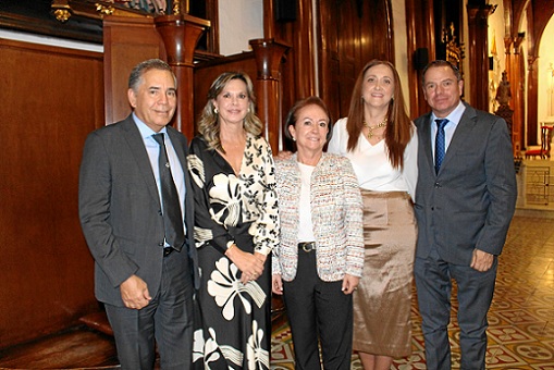 Darío Serna, Lina Giraldo, Margarita Soto, Alejandra Alzate y Álvaro Buitrago. Darío Serna, Lina Giraldo, Margarita Soto, Alejandra Alzate y Álvaro Buitrago.