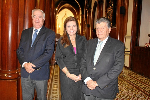 Diego Trujillo, Clemencia Mejía y Héctor Mejía. Diego Trujillo, Clemencia Mejía y Héctor Mejía.