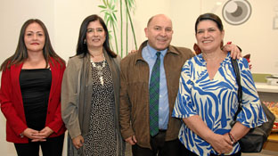 Elsa Liliana Álvarez, María Teresa Isaza, Juan Bernardo Leguizamón y Gloria Inés Ospina. Elsa Liliana Álvarez, María Teresa Isaza, Juan Bernardo Leguizamón y Gloria Inés Ospina.