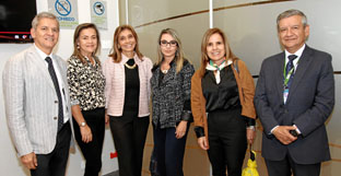 Rubén Darío Zapata, Claudia Patricia Franco, María del Socorro Araque, Ana María Palacio Gómez, María del Rosario Vélez y Carlos Humberto Orozco, secretario de Salud de Manizales. Rubén Darío Zapata, Claudia Patricia Franco, María del Socorro Araque, Ana María Palacio Gómez, María del Rosario Vélez y Carlos Humberto Orozco, secretario de Salud de Manizales.