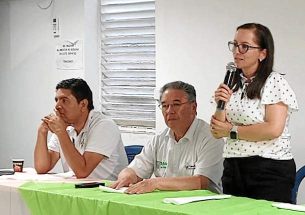 Yalile García Calle, miembro de la Mesa de Víctimas de Manizales, gestora territorial para Caldas de la Unidad Solidaria y representante legal de la Fundación Ecológica y de Paz; Luis Alejandro Jiménez, director del Sistema Nacional para el Trabajo; y Óscar Maldonado, director del Sena. Yalile García Calle, miembro de la Mesa de Víctimas de Manizales, gestora territorial para Caldas de la Unidad Solidaria y representante legal de la Fundación Ecológica y de Paz; Luis Alejandro Jiménez, director del Sistema Nacional para el Trabajo; y Óscar Maldonado, director del Sena.