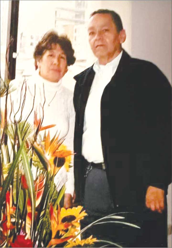  Gonzalo Parrado Moreno y Carola Pineda de Parrado descansan en la paz del señor. Es difícil  describir lo que sentimos con su partida, pero su recuerdo sigue con nosotros en nuestros corazones y así será eternamente. 
