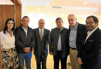 Lina María Ramírez, presidenta ejecutiva de Cámara de Comercio de Manizales por Caldas; Marcelo Salazar Velásquez, miembro Comité Departamental de Cafeteros de Caldas; Darío Gómez, miembro de diferentes juntas directivas de la ciudad; Felipe Calderón, presidente de la Junta  Directiva de Camacol Caldas; Juan Eduardo Zuluaga Perna, director Confa; y Fernando-Alonso  Ramírez, editor de noticias de LA PATRIA. Lina María Ramírez, presidenta ejecutiva de Cámara de Comercio de Manizales por Caldas; Marcelo Salazar Velásquez, miembro Comité Departamental de Cafeteros de Caldas; Darío Gómez, miembro de diferentes juntas directivas de la ciudad; Felipe Calderón, presidente de la Junta  Directiva de Camacol Caldas; Juan Eduardo Zuluaga Perna, director Confa; y Fernando-Alonso  Ramírez, editor de noticias de LA PATRIA.