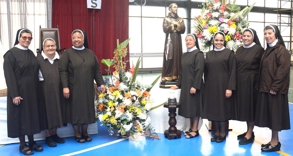 De izquierda a derecha, las religiosas Eva Martínez, Any Araya, Mirta Judiht Cerezo, Donelia Morales Morales, Jéssica Arango Hernández, Josefina Pineda y Emperatriz Buchelli. De izquierda a derecha, las religiosas Eva Martínez, Any Araya, Mirta Judiht Cerezo, Donelia Morales Morales, Jéssica Arango Hernández, Josefina Pineda y Emperatriz Buchelli.