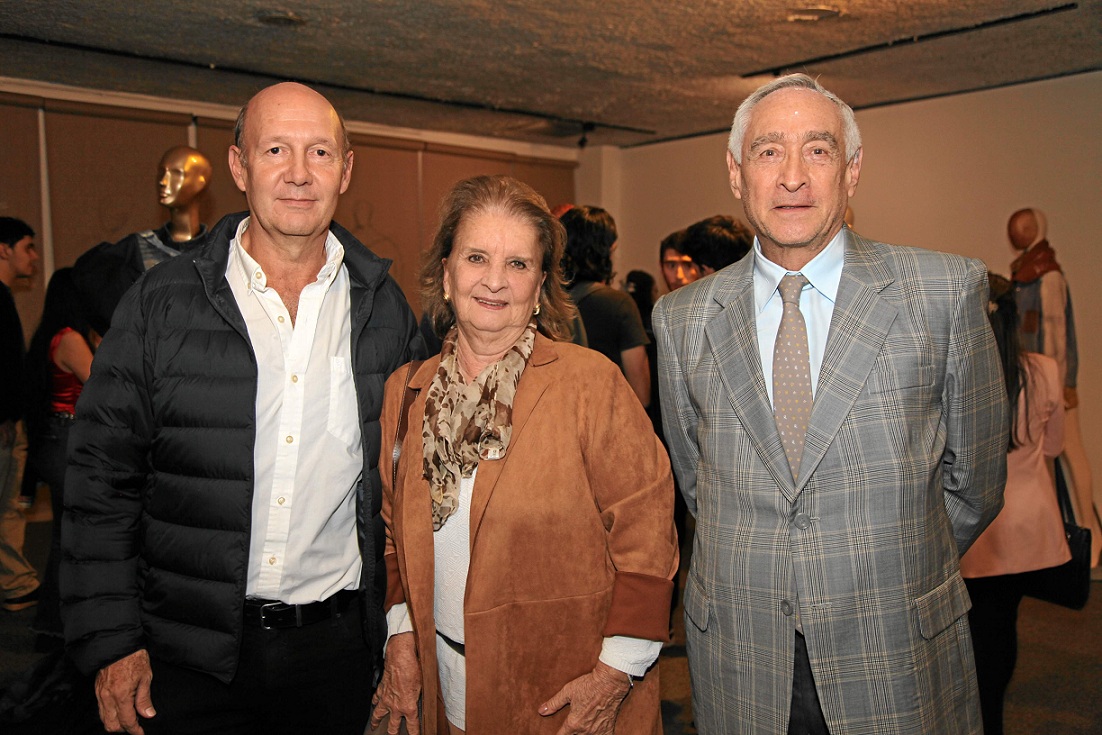 Carlos Eduardo Jaramillo Sanint, rector de la Universidad Autónoma de Manizales; Elvira Escobar de Restrepo y Gabriel Barreneche. Carlos Eduardo Jaramillo Sanint, rector de la Universidad Autónoma de Manizales; Elvira Escobar de Restrepo y Gabriel Barreneche.