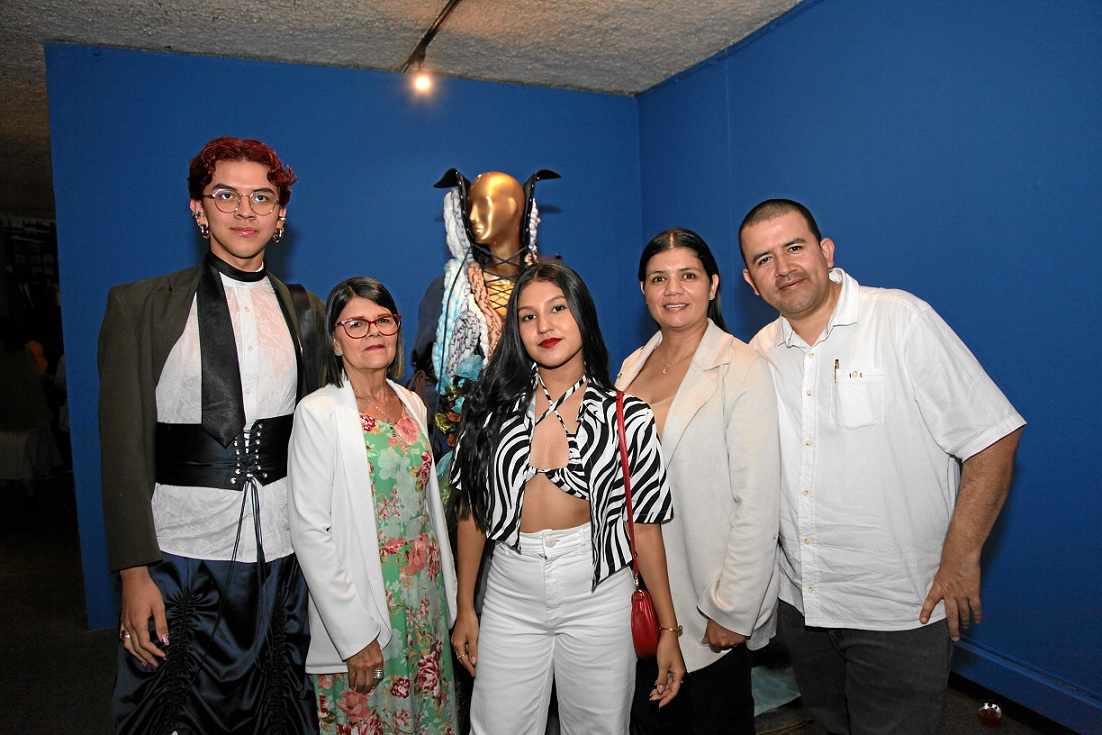 Andres Felipe Correa, Mariana López, María Consuelo Panesso, Lucero Calle y Juan David Correa. Andres Felipe Correa, Mariana López, María Consuelo Panesso, Lucero Calle y Juan David Correa.