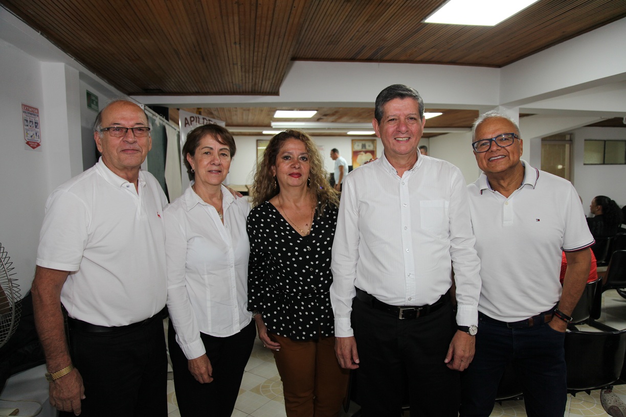 Jorge Enrique Aguirre, Luz Elena Ríos, Esperanza Echeverry, Carlos Giraldo y Leonel Martínez. Jorge Enrique Aguirre, Luz Elena Ríos, Esperanza Echeverry, Carlos Giraldo y Leonel Martínez.