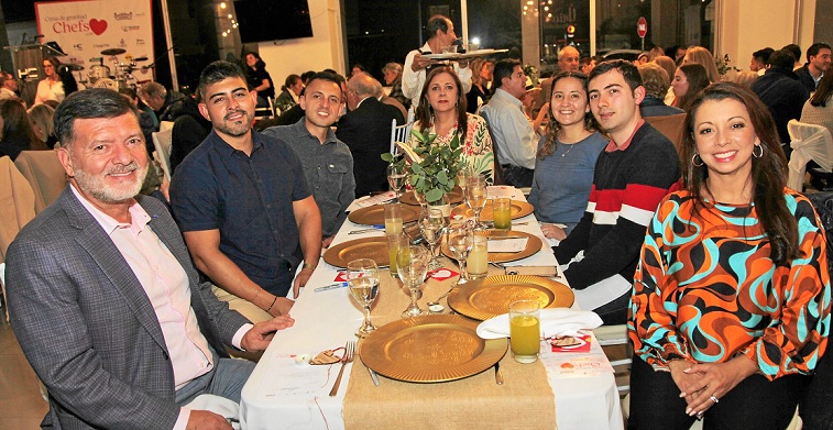 Jhon Jairo Gómez Valencia, Estebán Giraldo Villegas, Luis Daniel Meza Botero, Gloria Yaneth Botero, Valentina Meza Botero, Nicolás Aristizábal y Alexandra Tobón Rojas. Jhon Jairo Gómez Valencia, Estebán Giraldo Villegas, Luis Daniel Meza Botero, Gloria Yaneth Botero, Valentina Meza Botero, Nicolás Aristizábal y Alexandra Tobón Rojas.