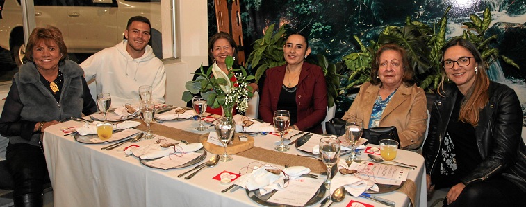 Gladys Restrepo, Nicolás Hoyos, Luz Amparo Rojas, Luz Elena Mejía, Luz Marina Ramírez y Jimena Beltrán Ramírez. Gladys Restrepo, Nicolás Hoyos, Luz Amparo Rojas, Luz Elena Mejía, Luz Marina Ramírez y Jimena Beltrán Ramírez.