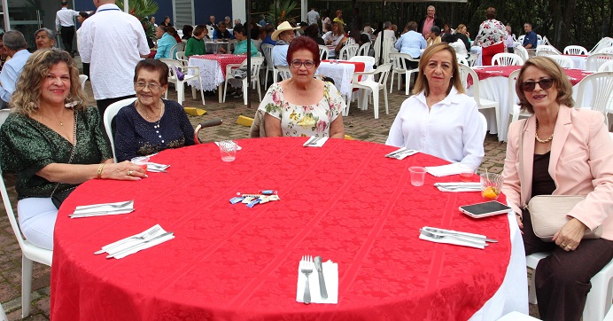 Luz Stella Castellanos, María Aceneth Parra, Luz Mery Casas Parra, Martha Helena Giraldo y Lucy Arias. Luz Stella Castellanos, María Aceneth Parra, Luz Mery Casas Parra, Martha Helena Giraldo y Lucy Arias.