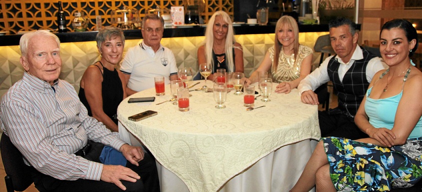 Tom Hentury, Carmen Brunner, Nelson López, Alicia Brondo, Pablo Habeijan, Nelson Noy y Laura Carolina Castañeda. Tom Hentury, Carmen Brunner, Nelson López, Alicia Brondo, Pablo Habeijan, Nelson Noy y Laura Carolina Castañeda.