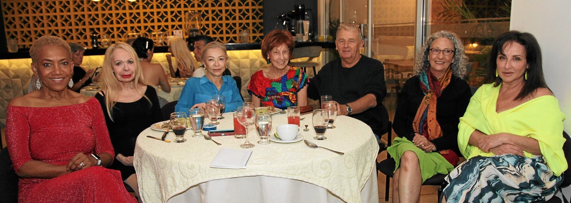 Olga Rodríguez, Eleonor Fabrizzio, Rose Dale, Ann Brinkeritoff, Tim Gillette, Patricia Varela y Marina Riffe. Olga Rodríguez, Eleonor Fabrizzio, Rose Dale, Ann Brinkeritoff, Tim Gillette, Patricia Varela y Marina Riffe.