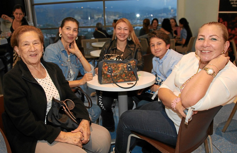 Martha Castaño, Patricia Gutiérrez, Laura Castaño, Mateo Ortiz y Victoria Gutiérrez. Martha Castaño, Patricia Gutiérrez, Laura Castaño, Mateo Ortiz y Victoria Gutiérrez.