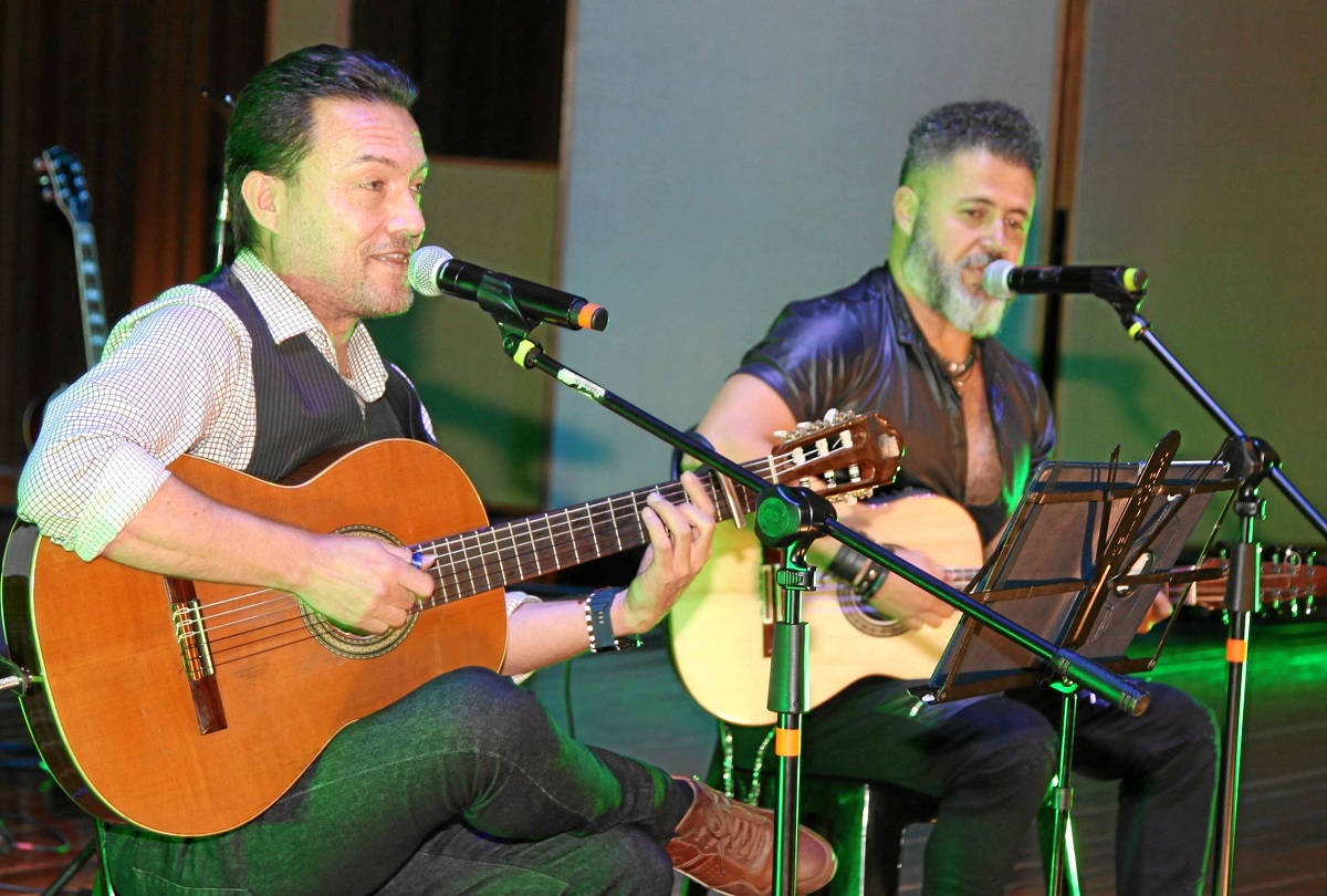 Dueto Renaceres: Marco Fidel Castro y Carlos Andrés Yepes. Dueto Renaceres: Marco Fidel Castro y Carlos Andrés Yepes.