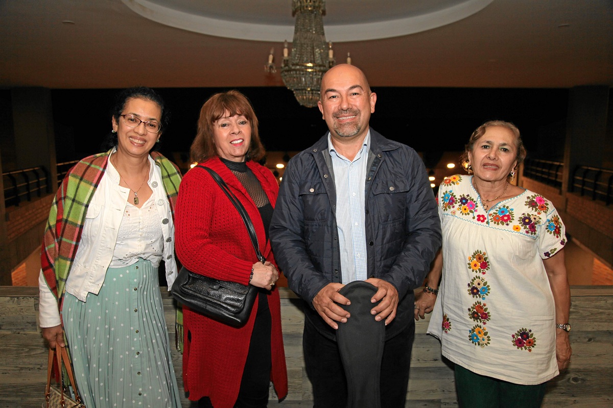 Adriana Quiceno, María Teresa Ospina, Jhon Fredy Marín y Gloria Clemencia González. Adriana Quiceno, María Teresa Ospina, Jhon Fredy Marín y Gloria Clemencia González.
