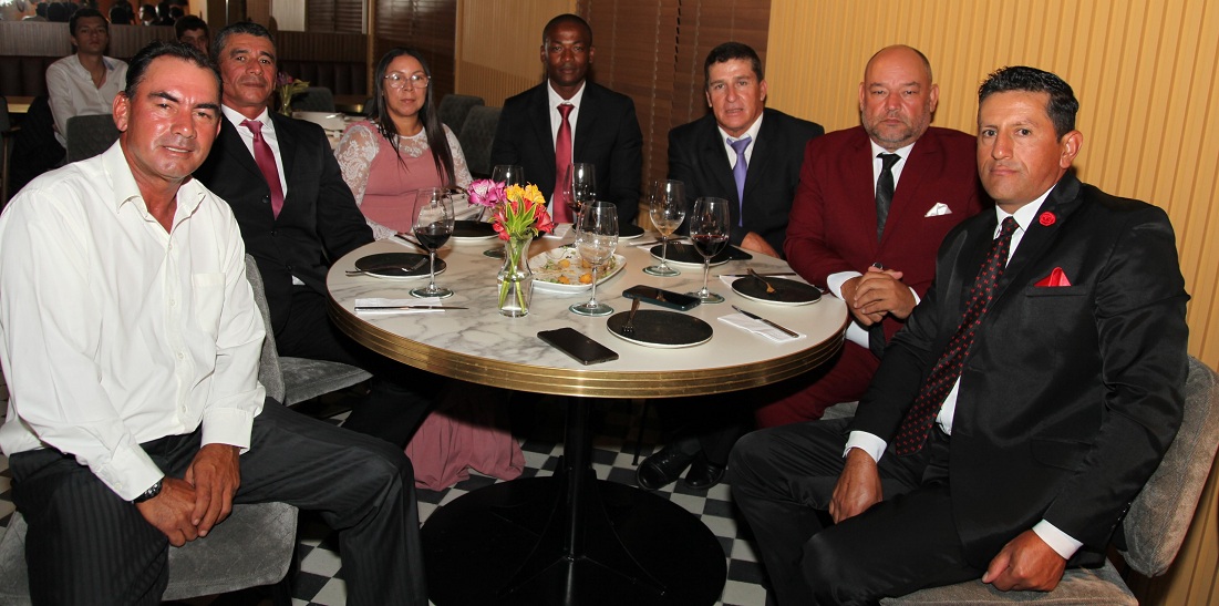 Instructores de golf: Luis Fernando Zapata, Jhon Jairo Morales, Francisco Torres, Albeiro Salazar, Mauricio Ayala Parra, Rosa Elvira Rivera y Luis Gómez. Instructores de golf: Luis Fernando Zapata, Jhon Jairo Morales, Francisco Torres, Albeiro Salazar, Mauricio Ayala Parra, Rosa Elvira Rivera y Luis Gómez.