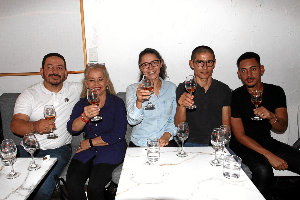 Fotos | Luis Trejos | LA PATRIA Mauricio Carvajal, Margarita López, Cristina Santana, Fernando Berrio y Kevin Sánchez. Fotos | Luis Trejos | LA PATRIA Mauricio Carvajal, Margarita López, Cristina Santana, Fernando Berrio y Kevin Sánchez.