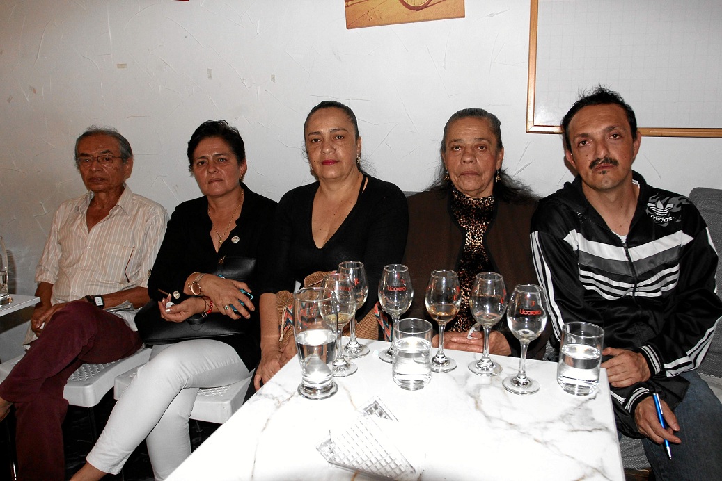 Pedro José González, Liliana López Rivera, Claudia Patricia Alzate, Amparo Alzate y Roberto Echevery. Pedro José González, Liliana López Rivera, Claudia Patricia Alzate, Amparo Alzate y Roberto Echevery.