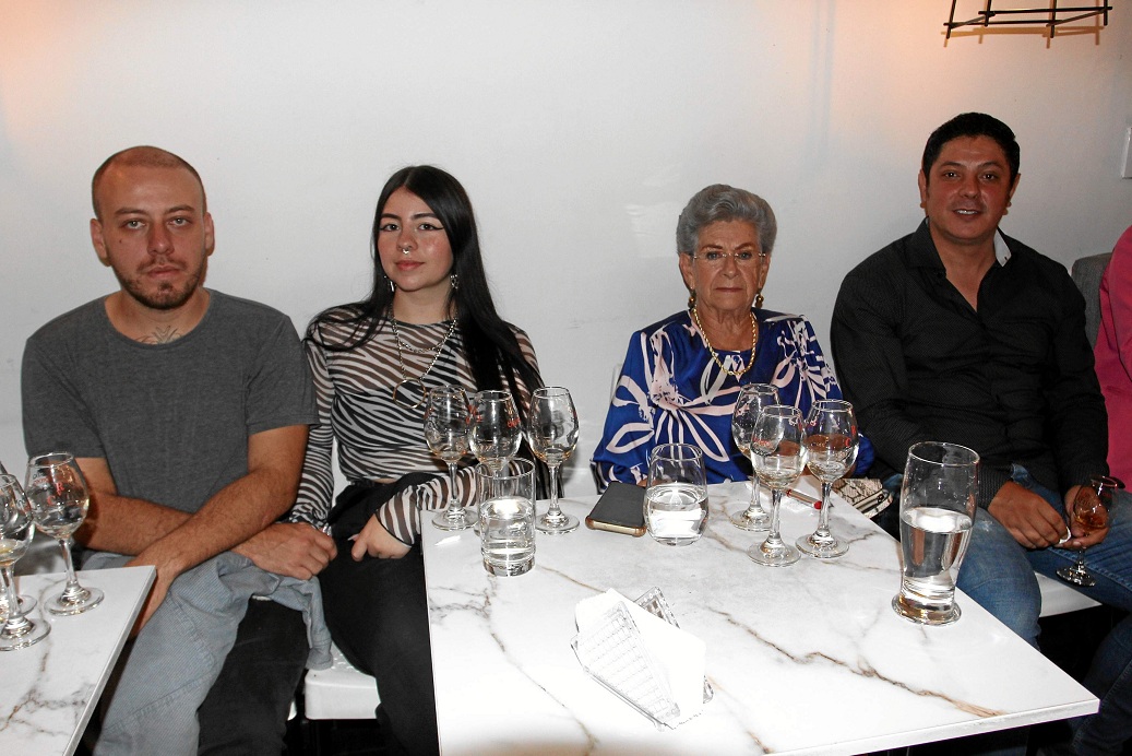 Juan Sebastián Gómez, Jessica Henao, Mariela Parra de Quintero y Carlos Alberto Arango Rojas. Juan Sebastián Gómez, Jessica Henao, Mariela Parra de Quintero y Carlos Alberto Arango Rojas.