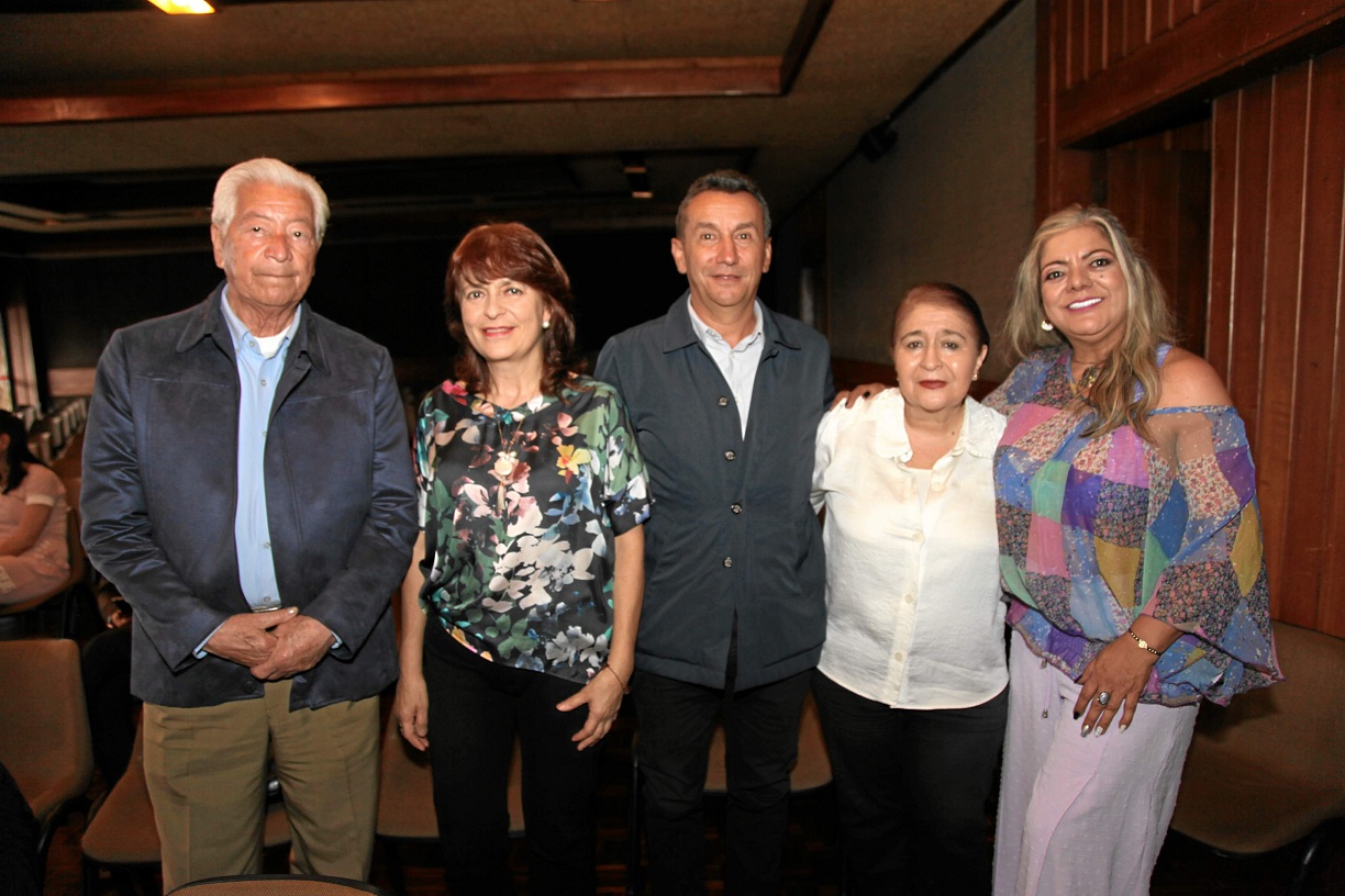 Octavio Zapata Ospina, Mónica Giraldo Mejía, Julio César Orozco Salazar, Mariela Márquez Quintero, y Dora Inés Grisales Gallo. Octavio Zapata Ospina, Mónica Giraldo Mejía, Julio César Orozco Salazar, Mariela Márquez Quintero, y Dora Inés Grisales Gallo.