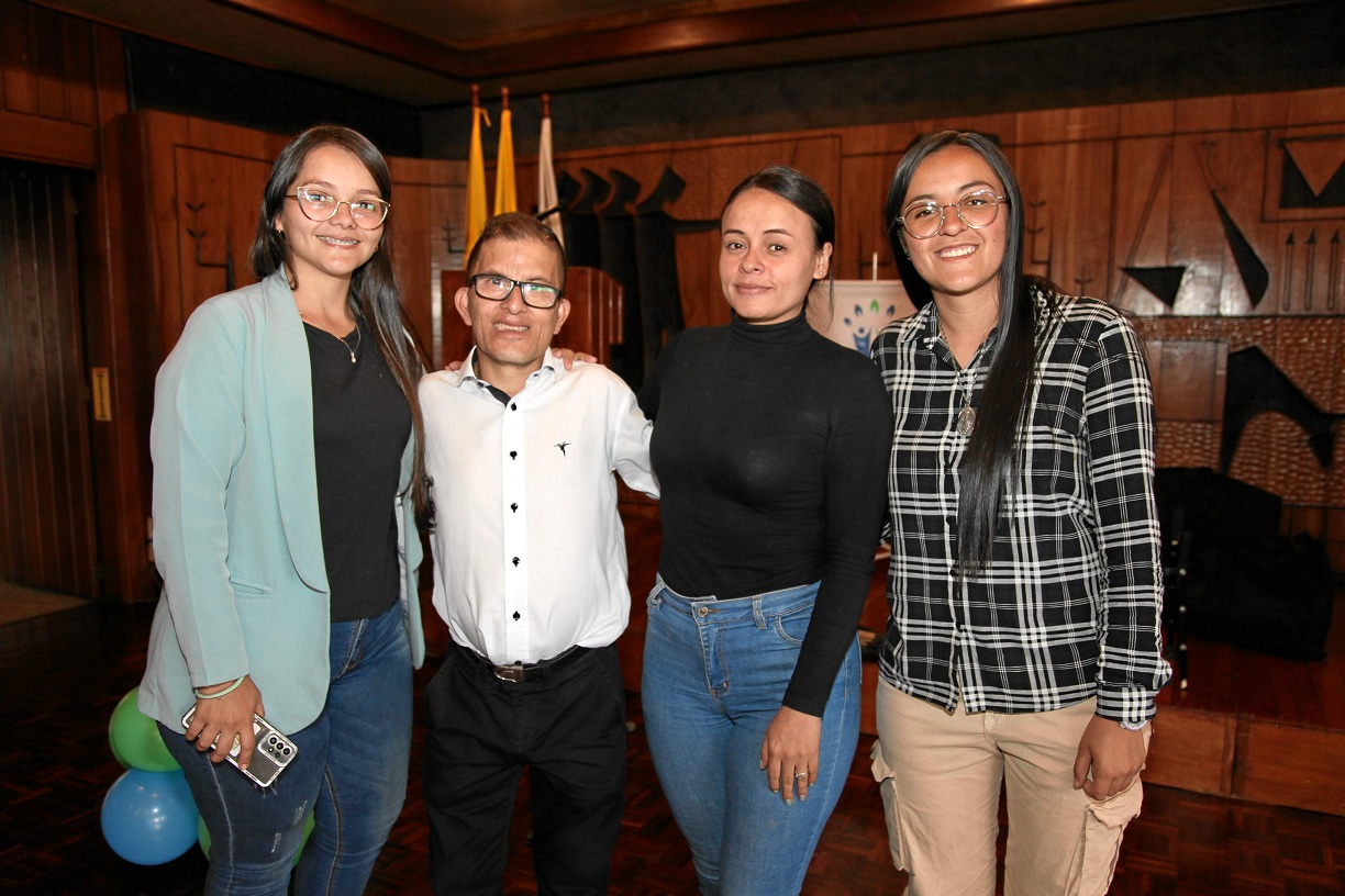Carolina Vargas, Jhon Jairo Montoya Gómez, Tatiana Monsalve y Jénnifer Ramírez. Carolina Vargas, Jhon Jairo Montoya Gómez, Tatiana Monsalve y Jénnifer Ramírez.