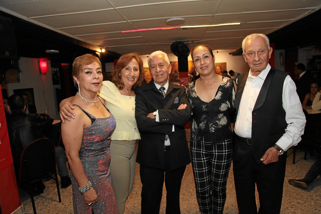 Ángela Guzmán, Saida Ramírez, Javier Márquez, Gloria Inés Alzate y Javier Osorio. Ángela Guzmán, Saida Ramírez, Javier Márquez, Gloria Inés Alzate y Javier Osorio.