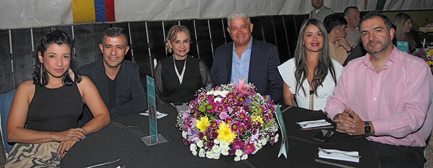 Carla Escobar, Jhon Freddy Acevedo, Claudia Vallejo, Dionisio Guerrero, Jony Duque Aristizábal y Sandra Cárdenas Cardona. Carla Escobar, Jhon Freddy Acevedo, Claudia Vallejo, Dionisio Guerrero, Jony Duque Aristizábal y Sandra Cárdenas Cardona.